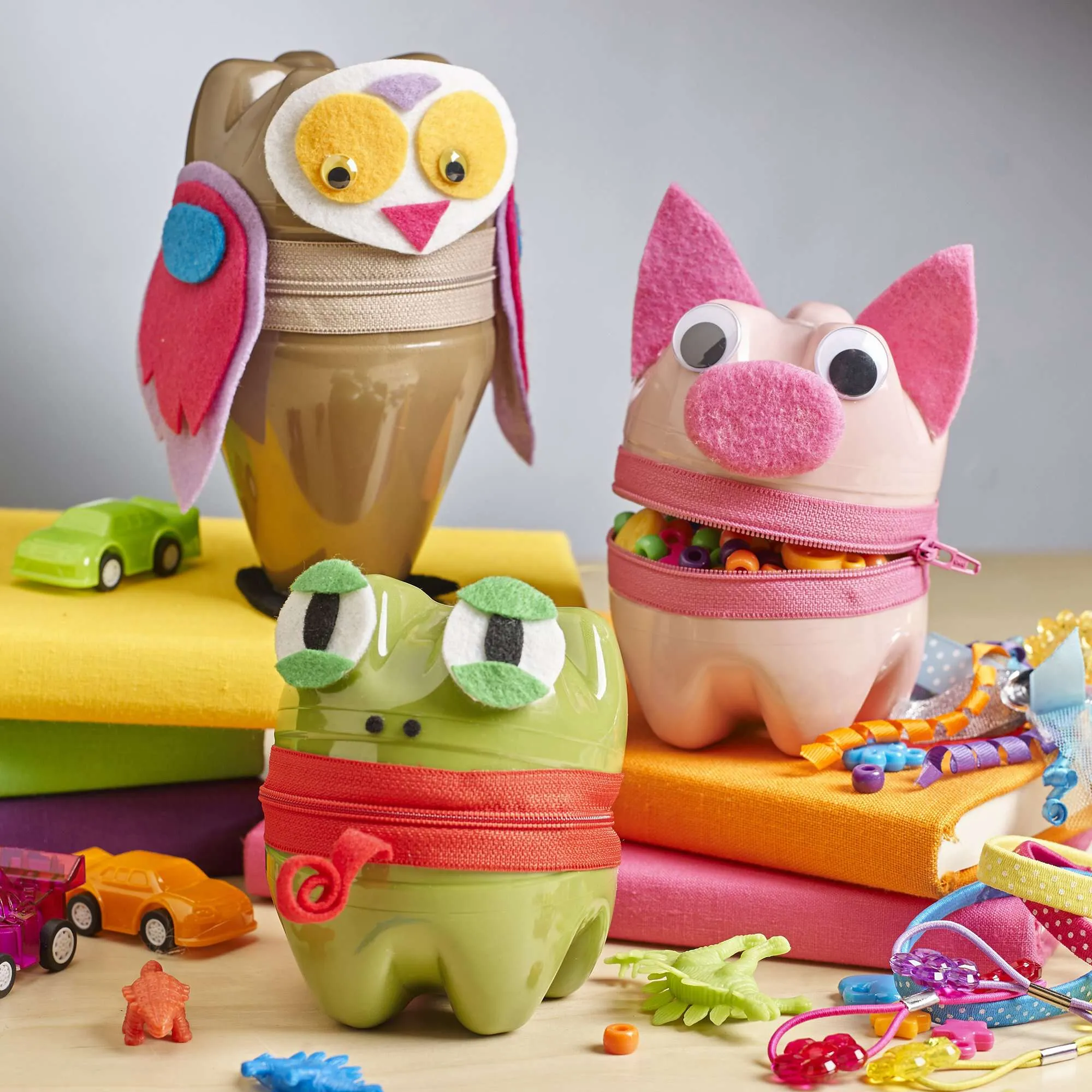 Coats & Clark Craft Zipper Animal Containers